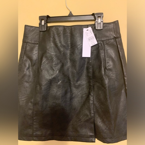 TOPSHOP Faux leather black skirt. NWT - Picture 7 of 10